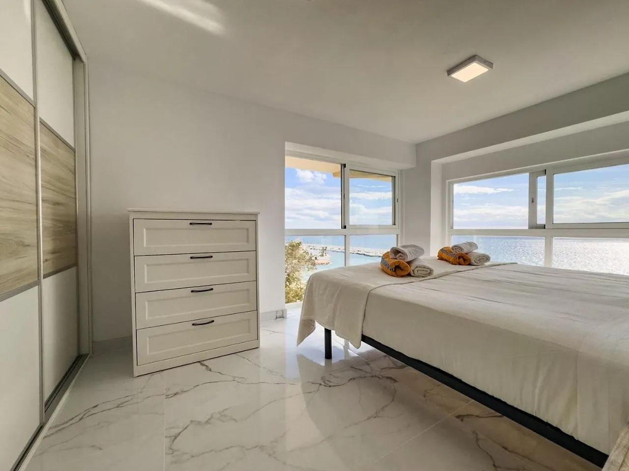 Apartment Skol 617 Beachfront Two-Bedrooms Duplex With Sea Views Marbella
