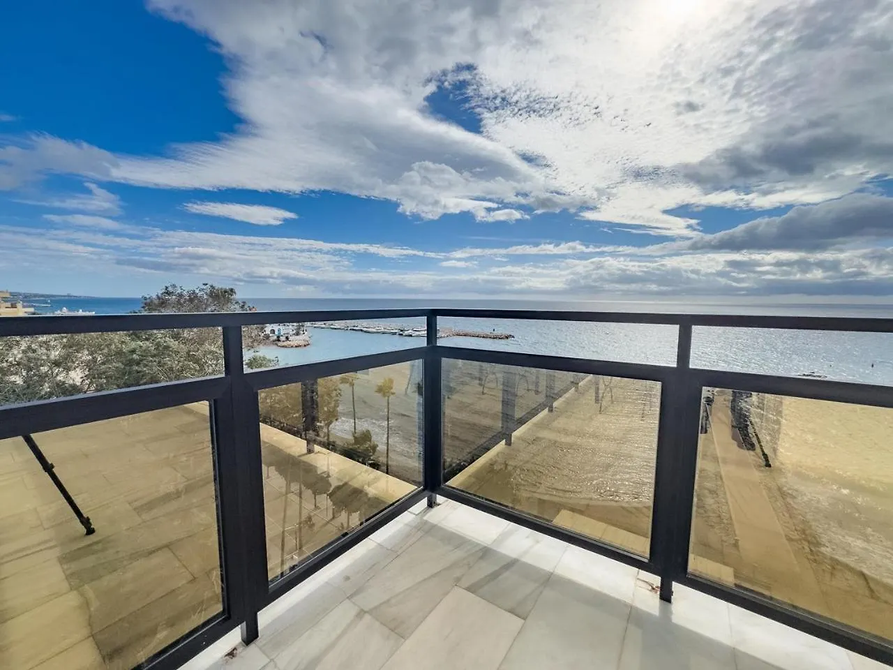 Apartment Skol 617 Beachfront Two-Bedrooms Duplex With Sea Views Marbella