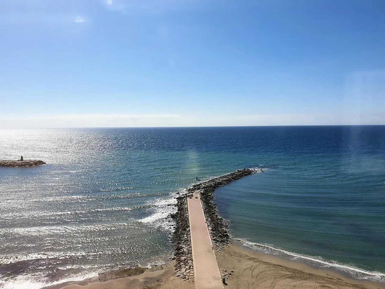 Skol 617 Beachfront Two-Bedrooms Duplex With Sea Views location